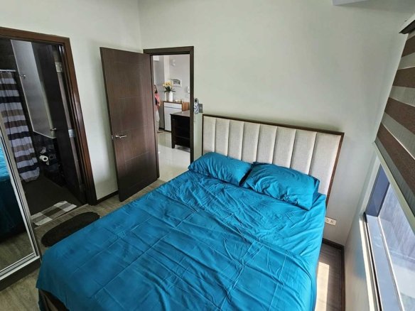 1 BR with Balcony & Access to Mall