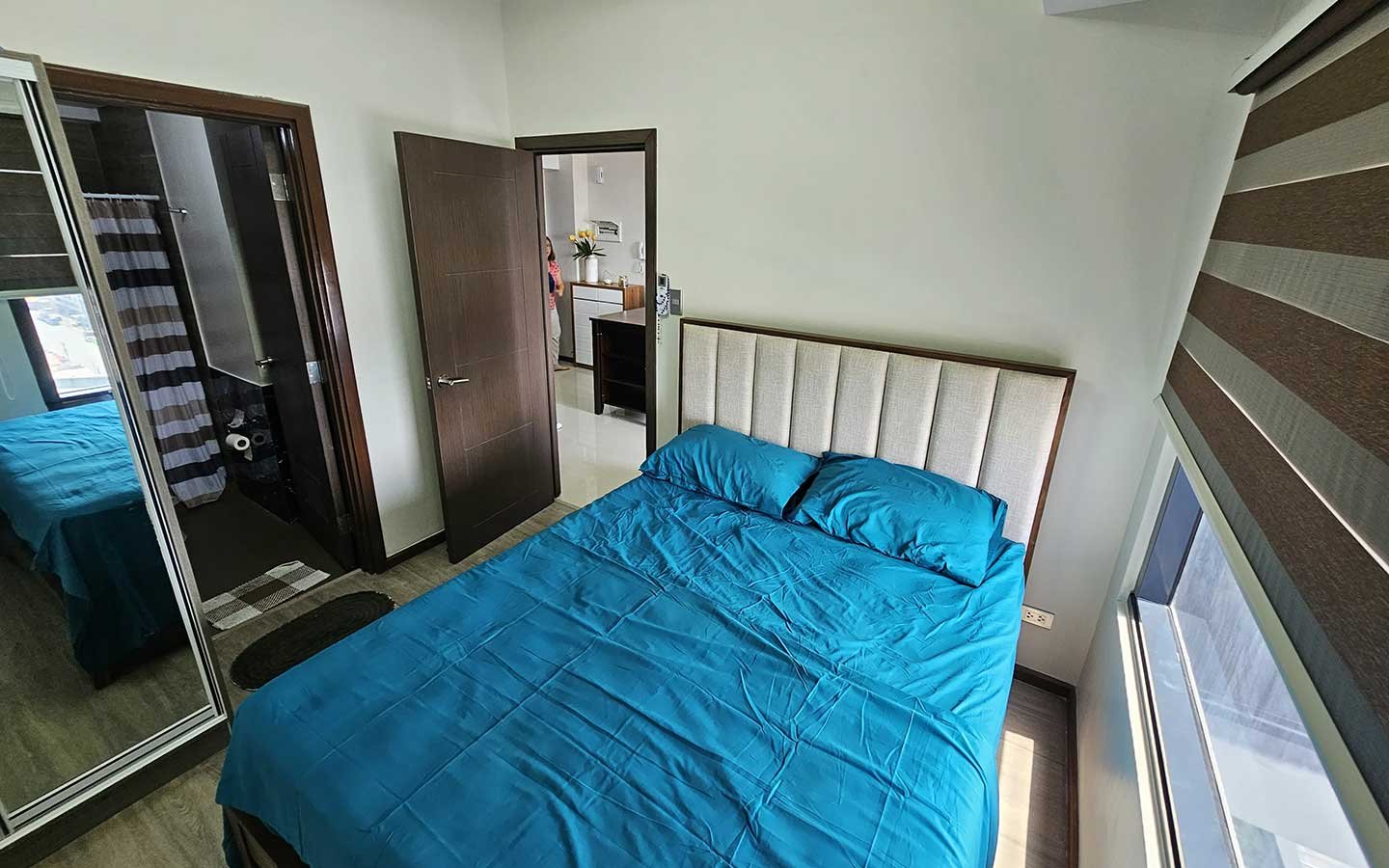 1 BR with Balcony & Access to Mall