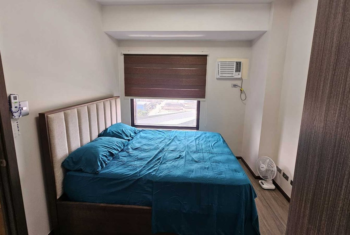 1 BR with Balcony & Access to Mall