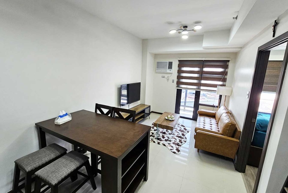 1 BR with Balcony & Access to Mall