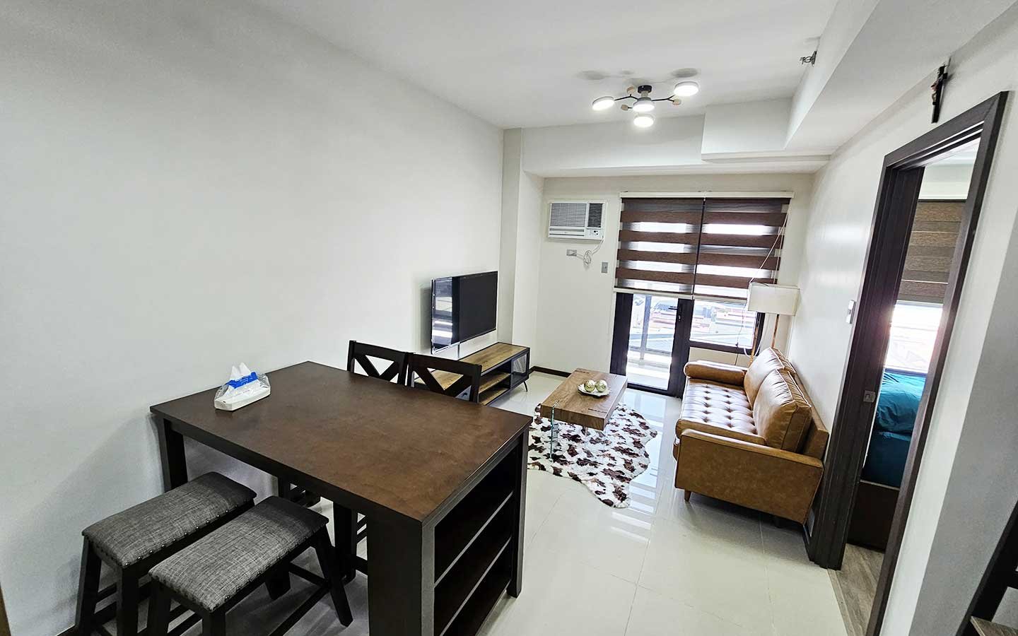 1 BR with Balcony & Access to Mall