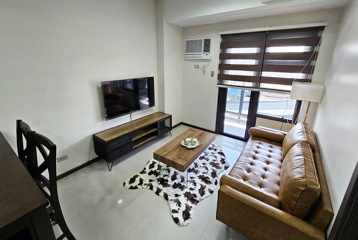 1 BR with Balcony & Access to Mall
