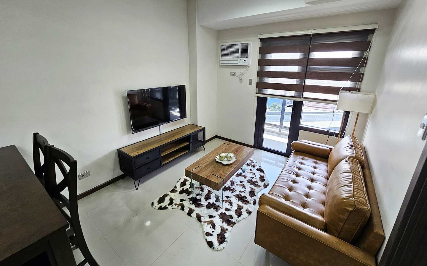 1 BR with Balcony & Access to Mall