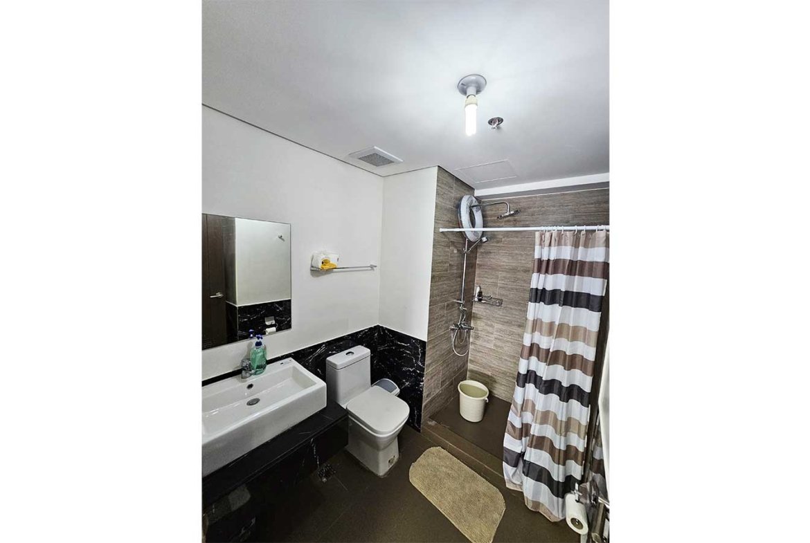 1 BR with Balcony & Access to Mall