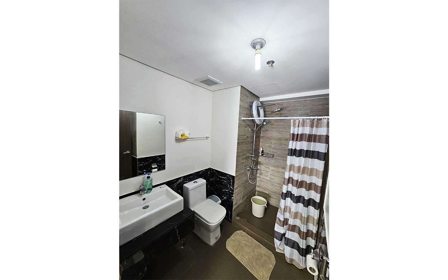 1 BR with Balcony & Access to Mall